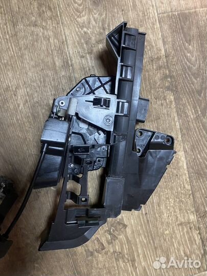 Замок двери задней левой Ford Focus 2