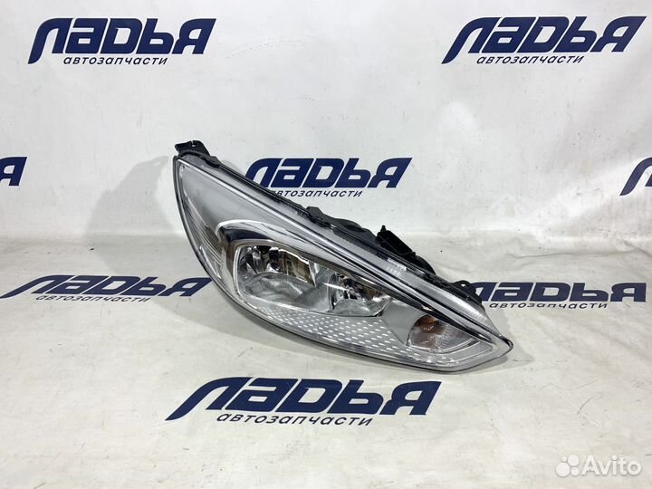 Фара Ford Focus 3 (15) правая хром