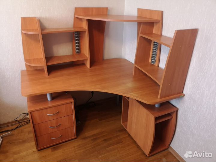 Компьютерный стол