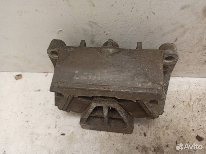 Опора двигателя Мерседес