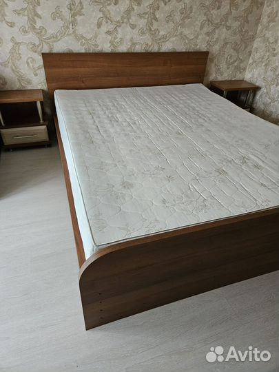 Кровать двуспальная с подъемным механизмом