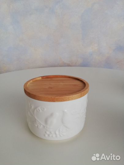 Фарфоровая банка для хранения специй