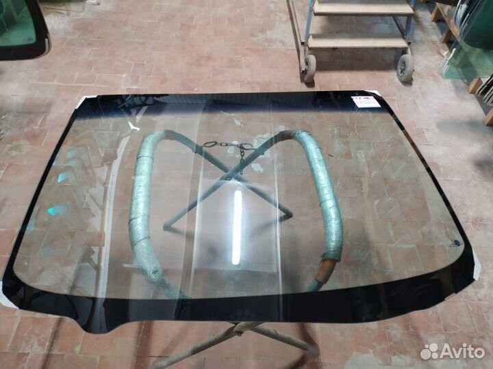 Стекло лобовое переднее Nissan X-Trail T30