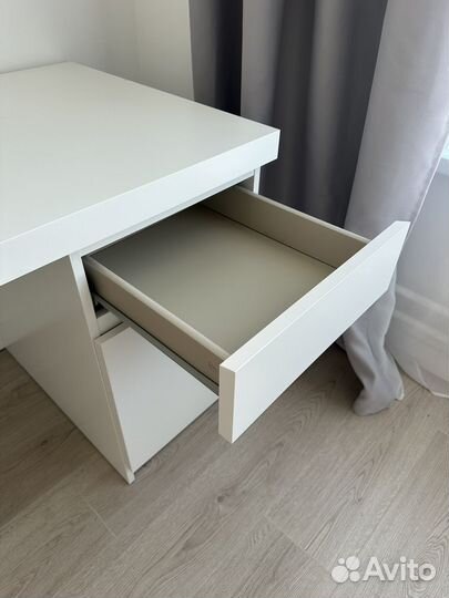 Письменный стол IKEA белый