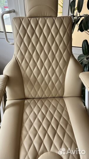 Педикюрное кресло/косметологическая кушетка