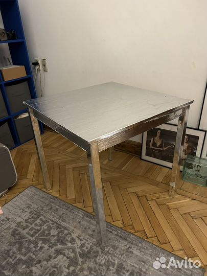 Стол деревянный серебряный