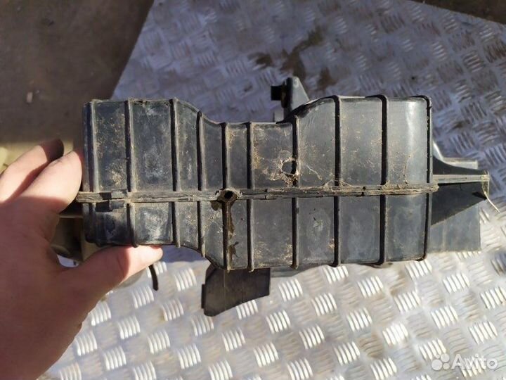 Резонатор воздушного фильтра, влагоотделитель