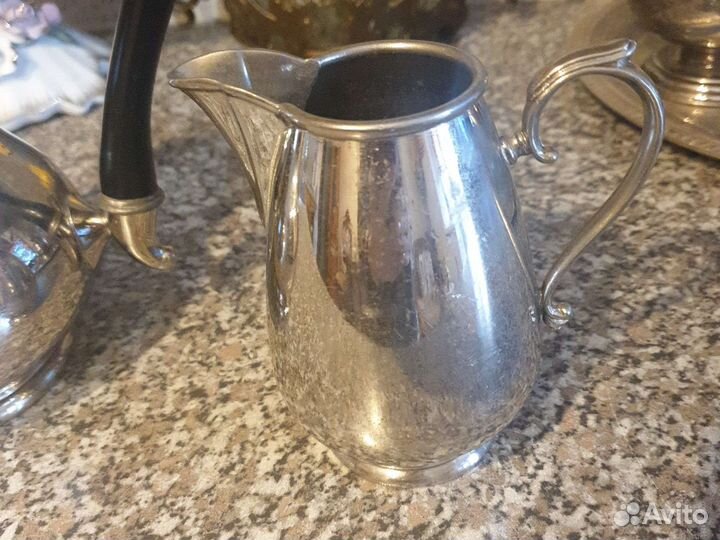 Антикварный набор чайник и молочник.Клеймо