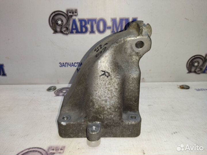 Кронштейн опоры двигателя справа Mercedes W219