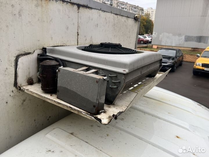 Будка с рефрижератором