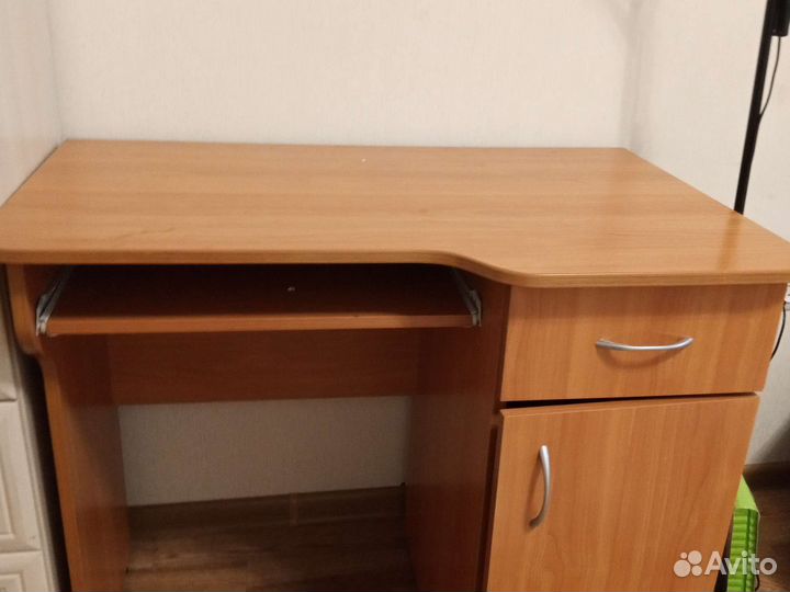 Школьный стол