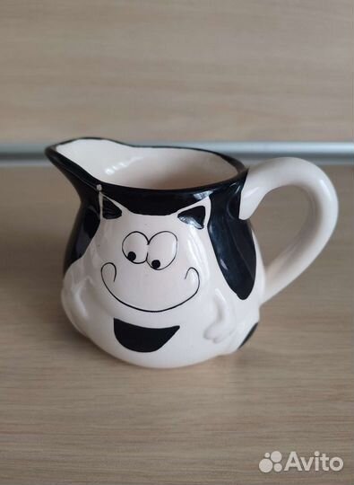 Заварочный чайник и молочник