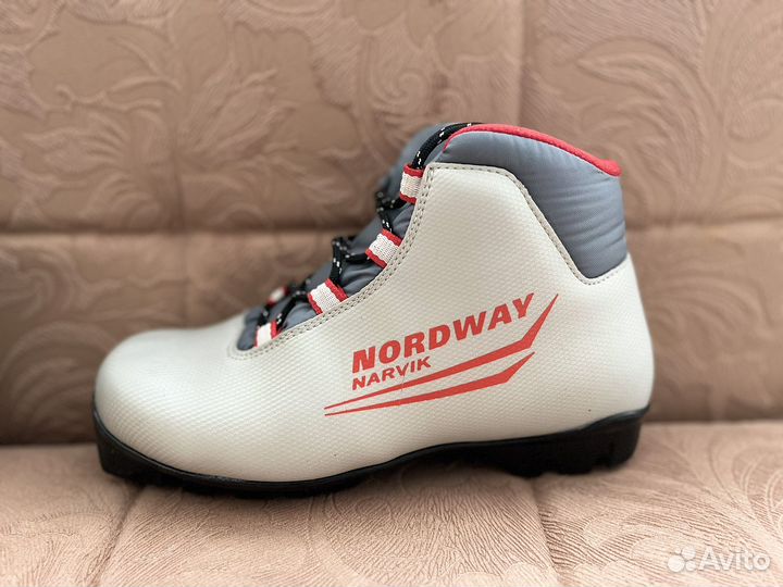 Лыжные ботинки размер 38 и 31р