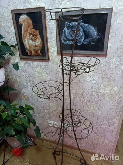 Подставка для цветов напольная металлическая