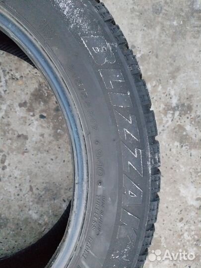 Bridgestone Blizzak VRX 215/55 R17 95