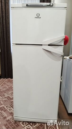 Холодильник Indesit ST145.028
