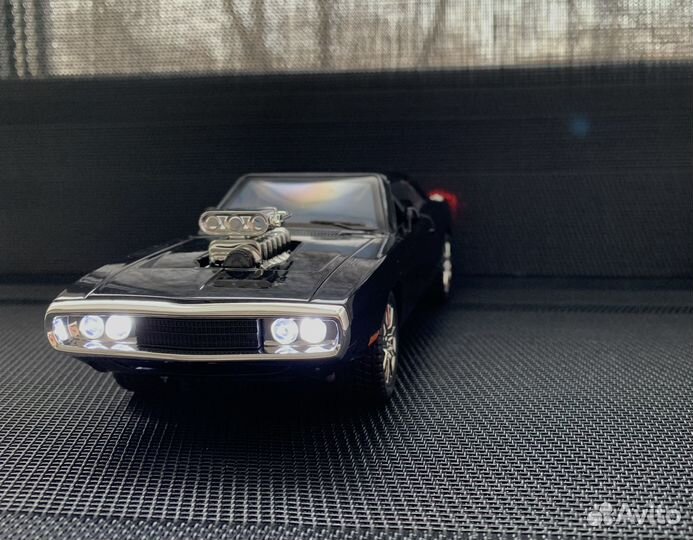 Игрушка машинка Dodge Charger R/T (1970)