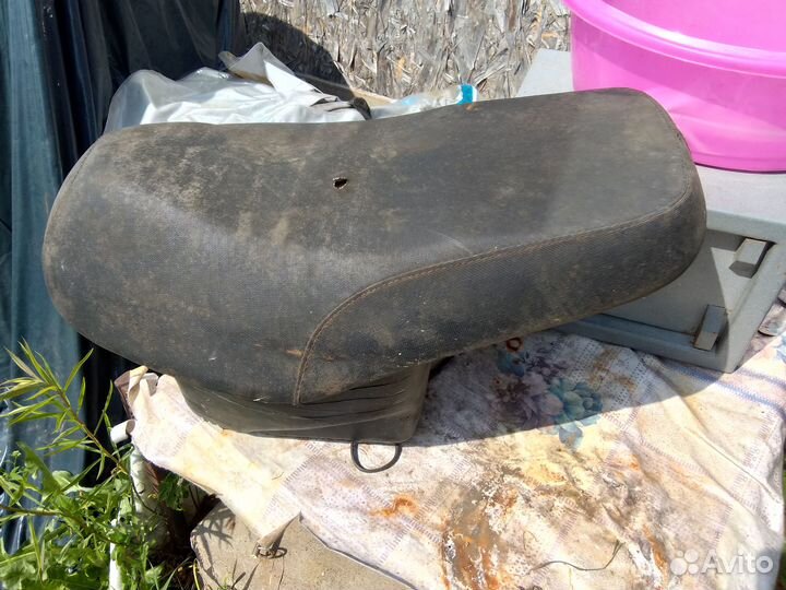Для скутера сиденье,и запчасти