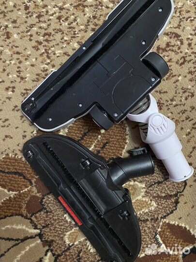 Пылесос вертикальный