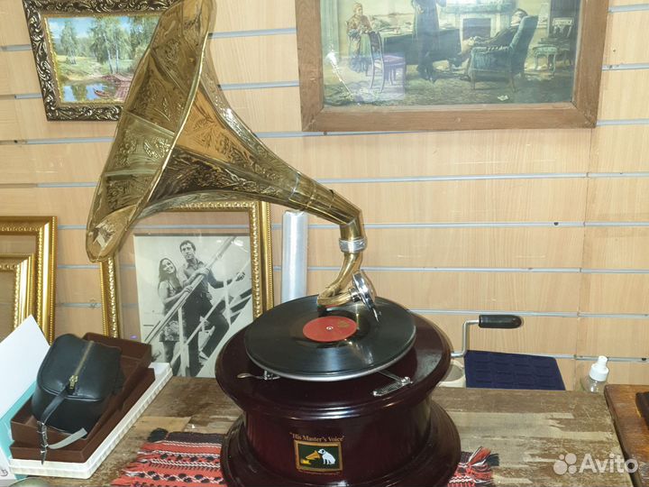 Граммофон с трубой