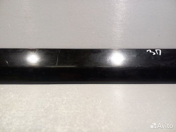 Молдинг на дверь задний правый Mitsubishi Pajero