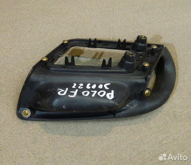 Ручка двери внутренняя перед. прав. VW Polo 3