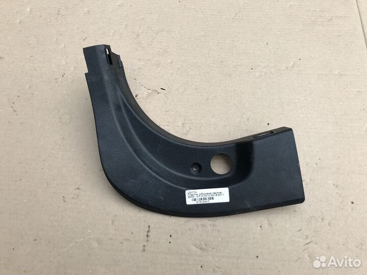 Обшивка стойки передняя левая BMW 550i F10 N63