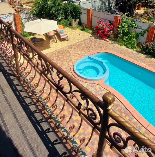 Баня с бассейном. Беседка. Мангальная зона