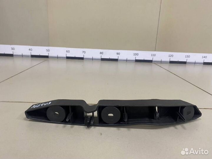 Направляющая переднего бампера правая Ford Focus 2