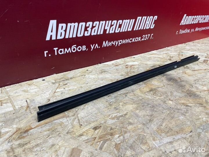 Уплотнитель стекла двери внутренний задний правый