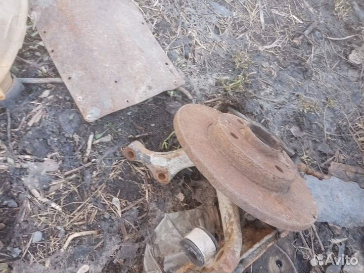 Кулак поворотный правый Volkswagen Jetta 2