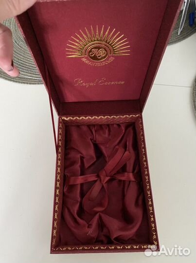 Коробка от Moon 1947 RED, флакон Gold