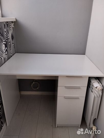 Компьютерный стол белый