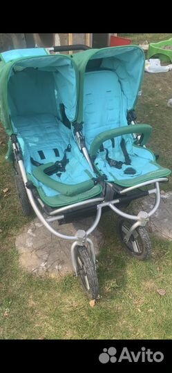 Коляска для двойни bumbleride