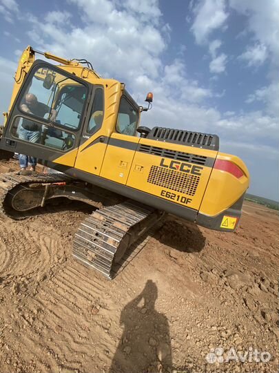 Машинист гусеничного экскаватора