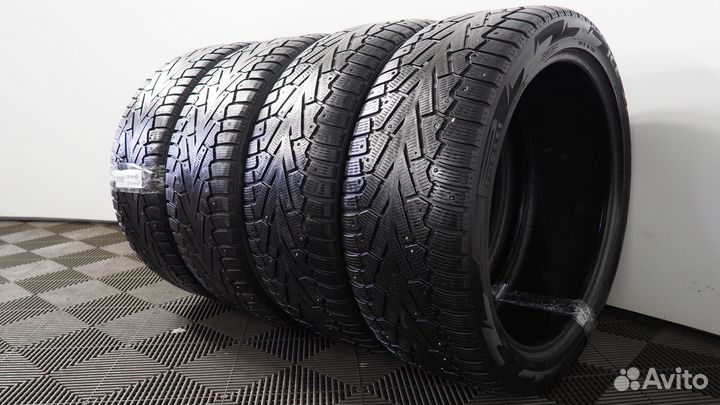 Pirelli Ice Zero 275/40 R22