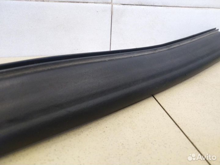 Уплотнитель капота X1 E84 2009