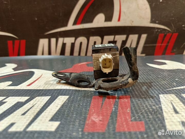 Датчик удара передний Toyota Wish XE10