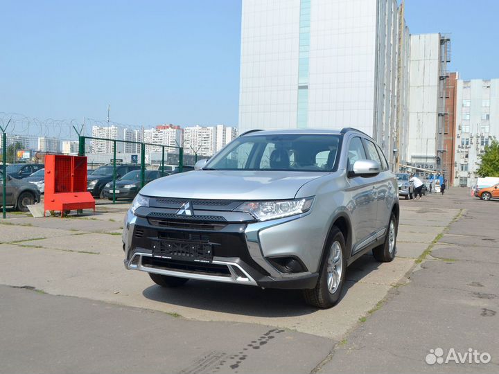 Mitsubishi Outlander 2.0 CVT, 2022