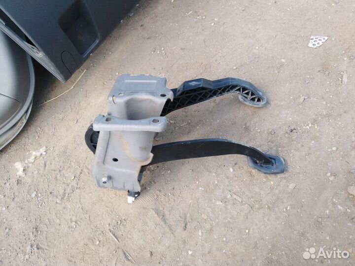 Педальный узел Renault Logan K7J 2009