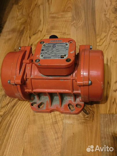 Вибраторы площадочный MVE 300/3