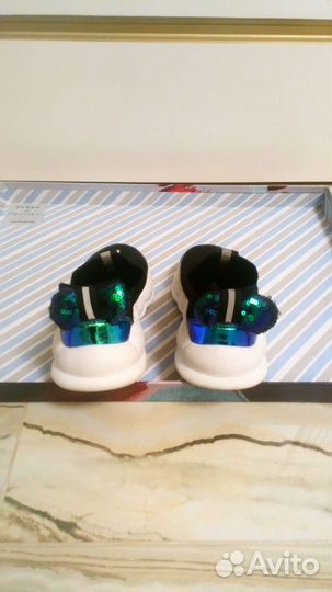 Кроссовки для девочки 28
