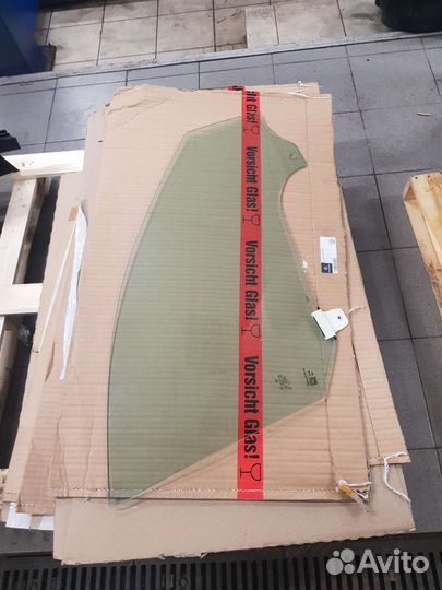 Стекло передней двери w223