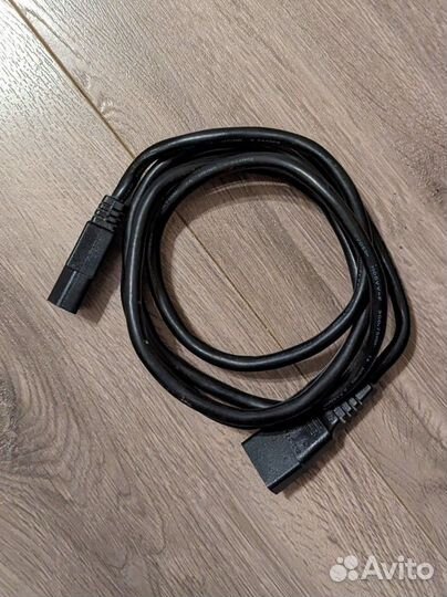 Кабель питания для компьютера (IEC 60320 C13/C14)
