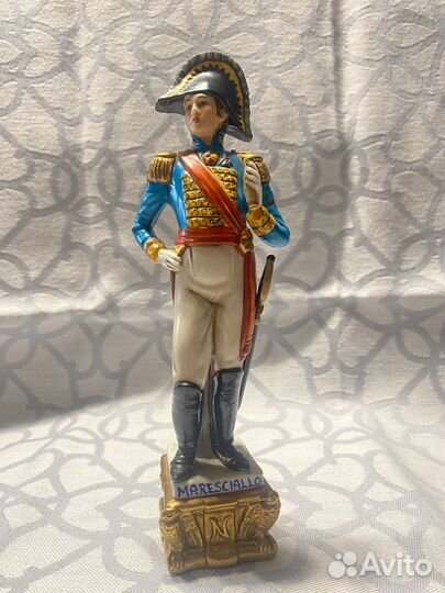 Фарфовая статуэтка маршал
