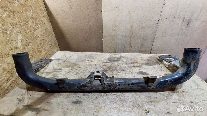 Кронштейн переднего бампера левый Passat B5