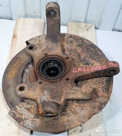 Кулак поворотный передний левый Hyundai Galloper