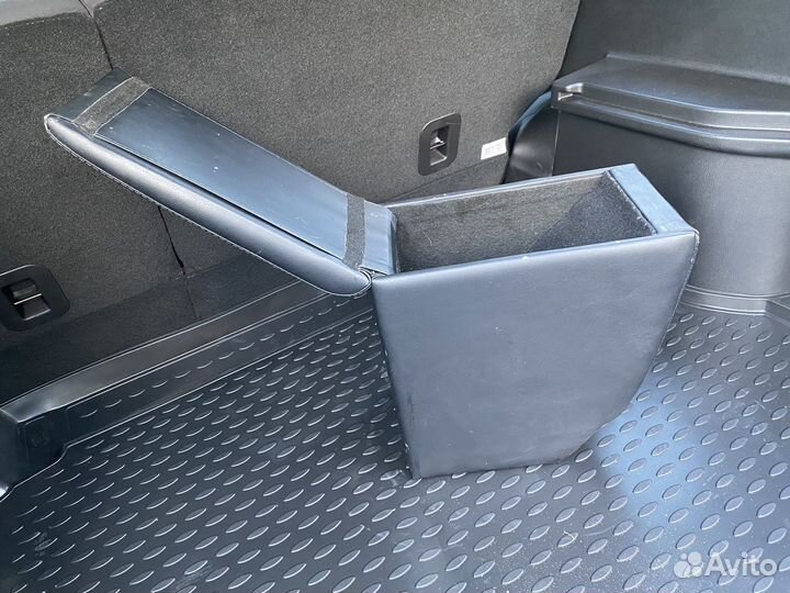 Подлокотник на LADA vesta