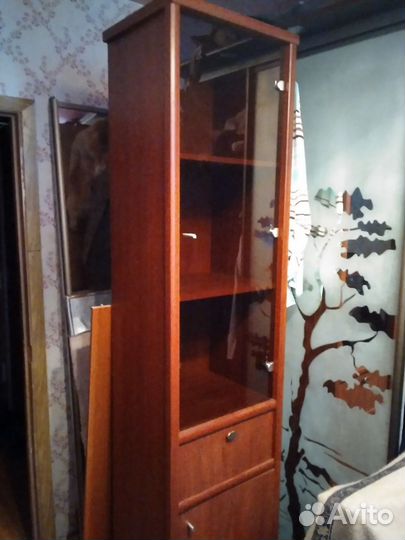 Шкаф книжный