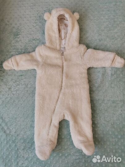 Вязаный костюм для новорожденного